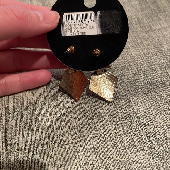 Earring - Picture 3 of 4